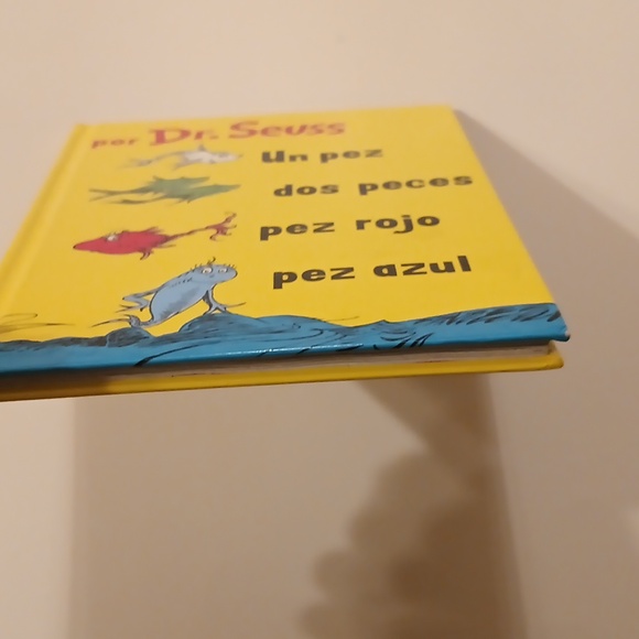 Dr. Seuss Un pez, dos pieces, pez rojo, pez Azul, hardcover book Español - Spani - Picture 4 of 4